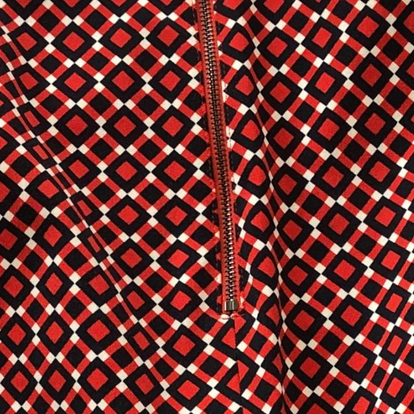 Woman's Ann Taylor Pencil Skirt - Picture 4 of 4